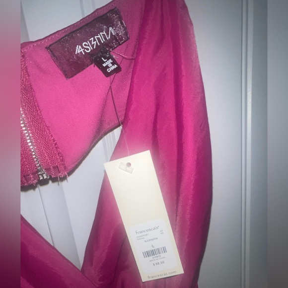 Francesca’s fuchsia romper - Picture 2 of 5